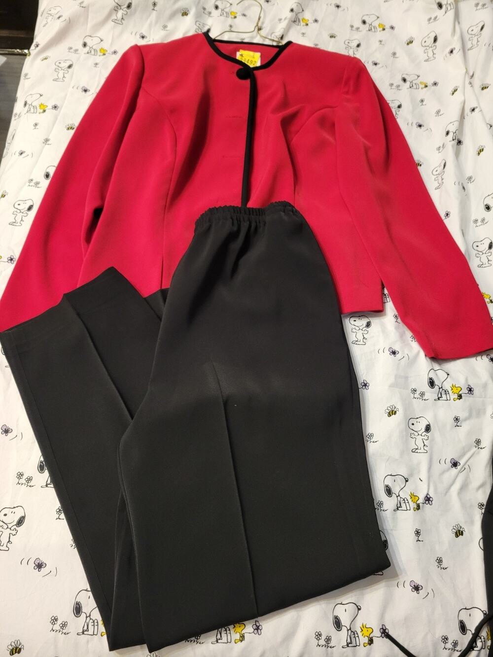 Vintage Leslie Fay Women Red Blazer/ Suit Jacket Fanccy Buttons Black Trim 12 P